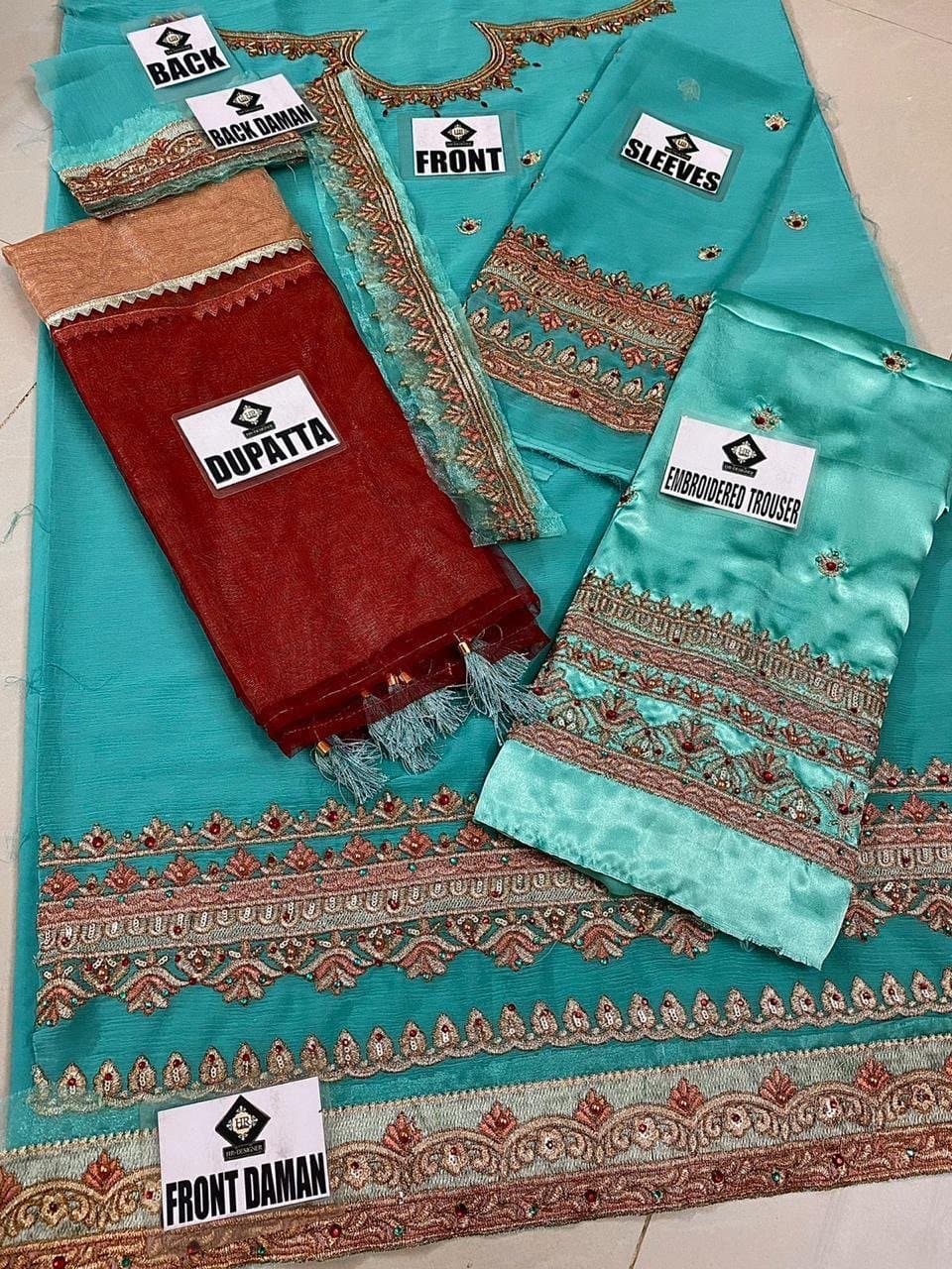 Minal Khan Chiffon Suit-Replica Suits-Replica Zone