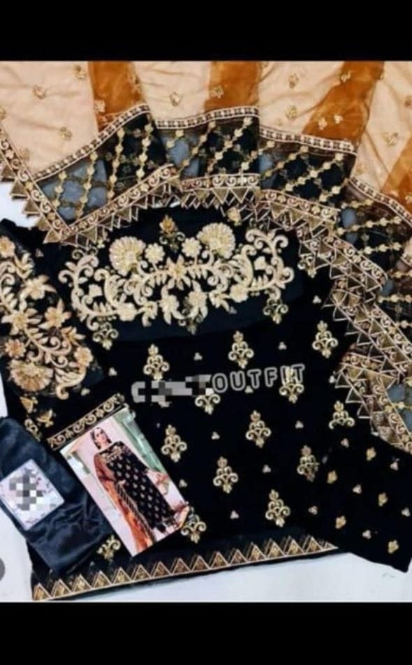 Emaan Adeel Velvet Suit-Replica Suits-Replica Zone